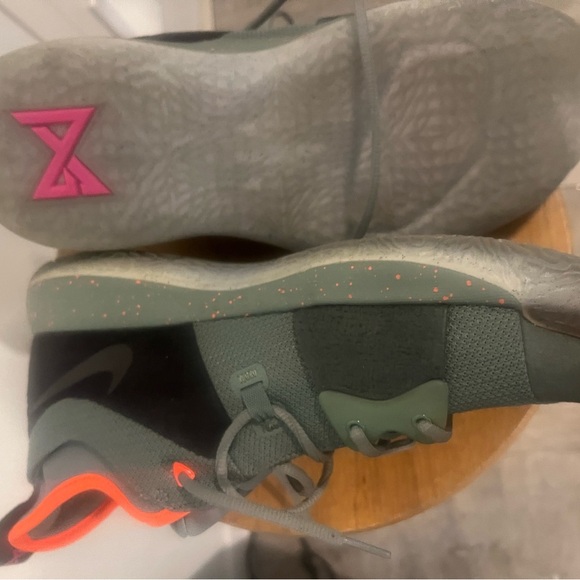 Nike Gray and Orange Athletic Shoes with Sleek Design - Picture 7 of 7